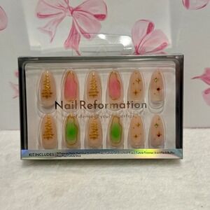 Nail Reformation 32 Piece Press On Nails Kit Christmas Trees Stars Festive